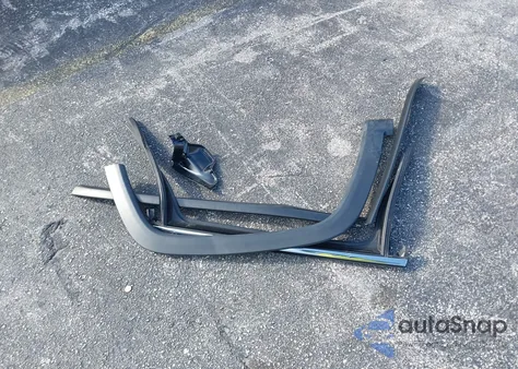 2024 Jeep Compass Latitude 4X4 z USA, uszkodzony, nr VIN 3C4NJDBN8RT124424